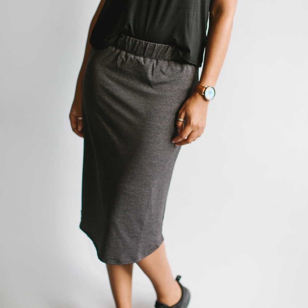 'ALEXA' ATHLETIC SKORT IN WARM CHARCOAL
